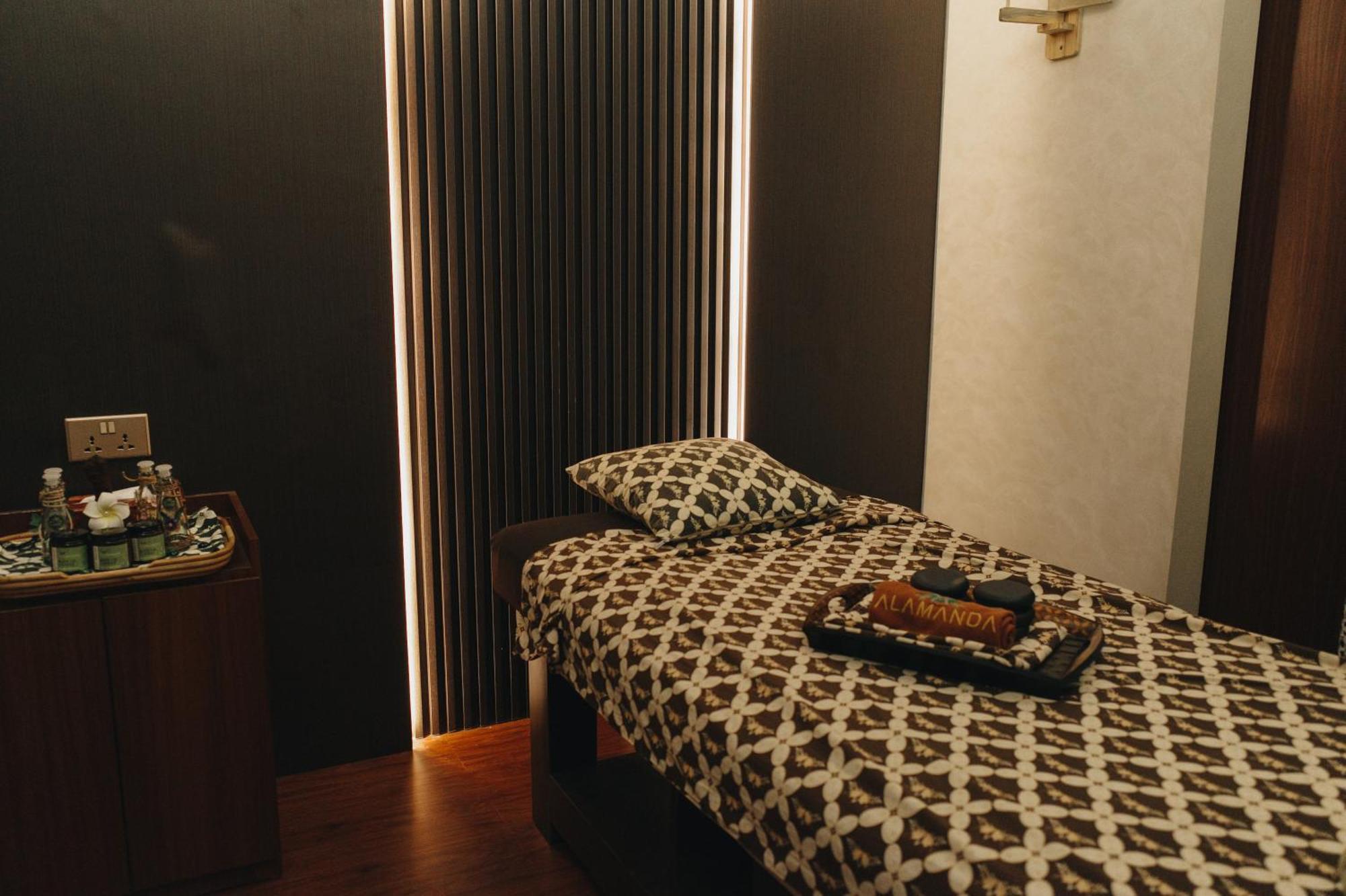 Batam Harbour Boutique Hotel & Spa Nagoya Buitenkant foto