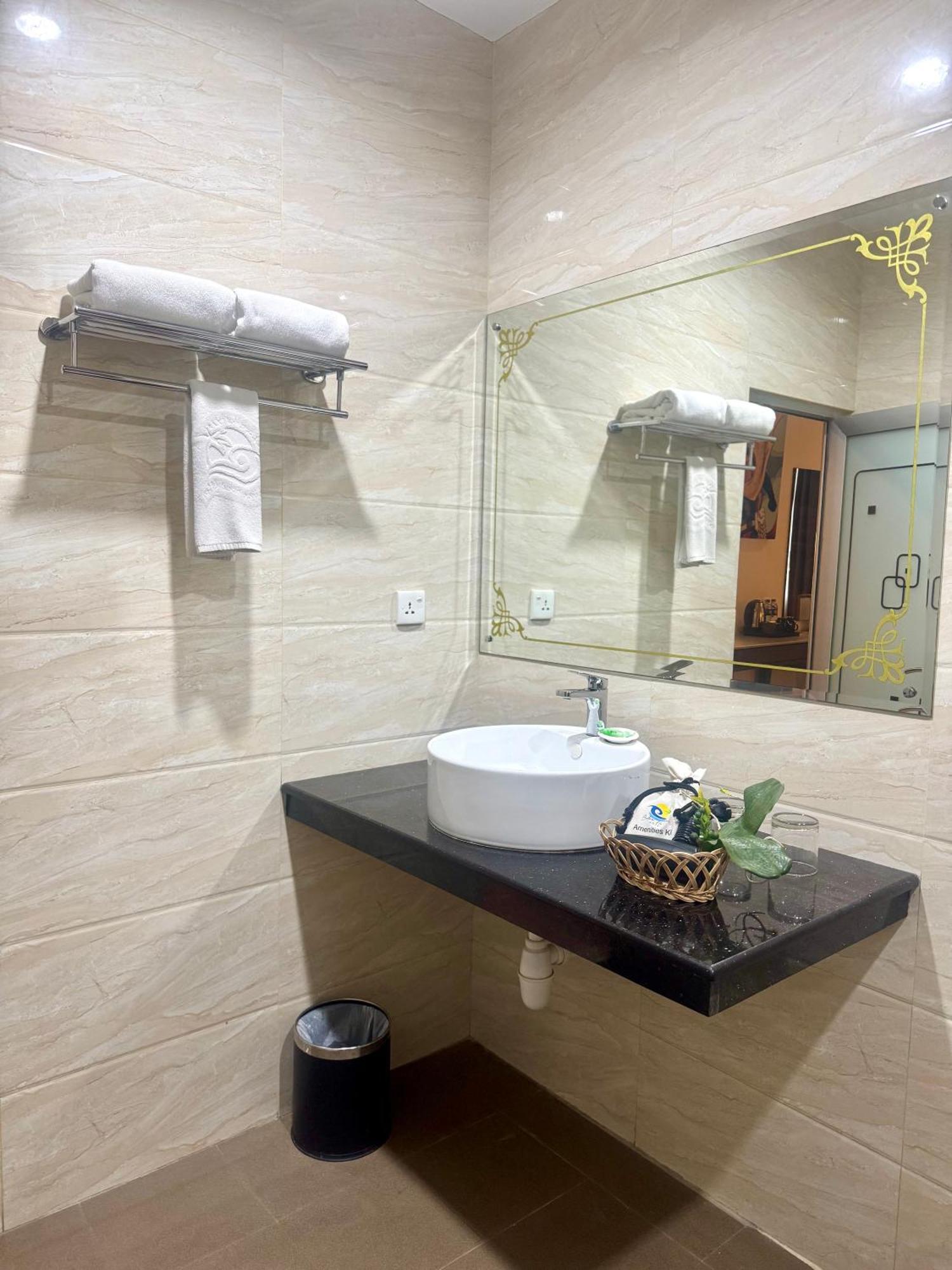 Batam Harbour Boutique Hotel & Spa Nagoya Buitenkant foto